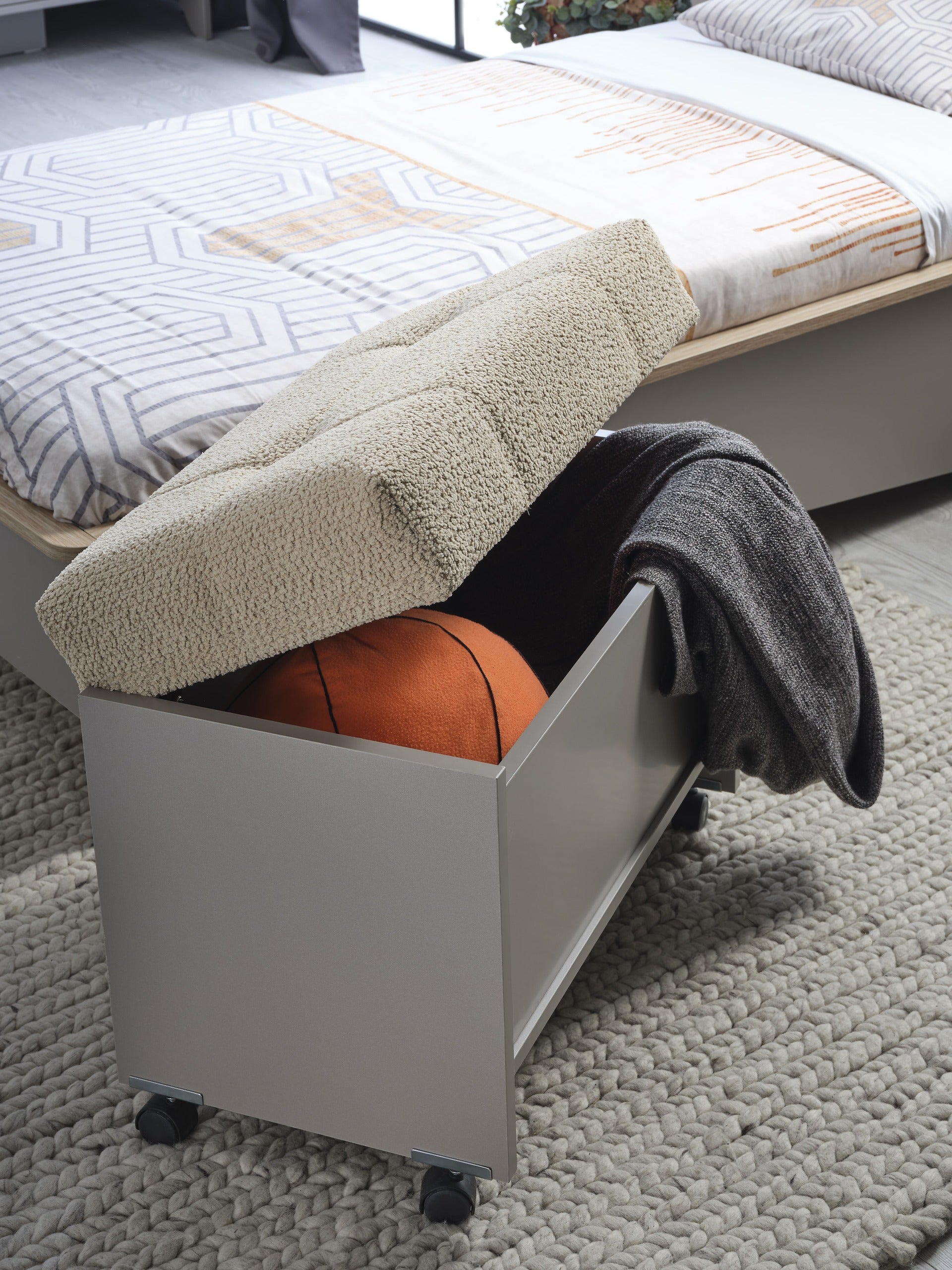 Atlas boekenkast+pouf