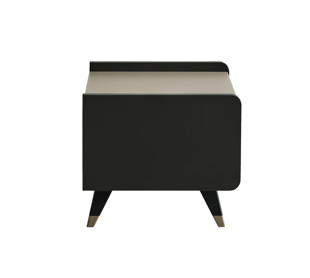 Delta Bed + Nachtkastje